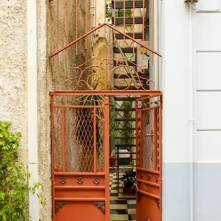 Neoclassical Loft In Koukaki *